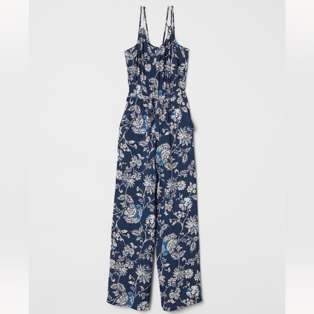 NWT H&M V-neck Jumpsuit sz 4